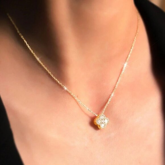 925 Sterling Silver Elegant Gold Clover Pendant Necklace